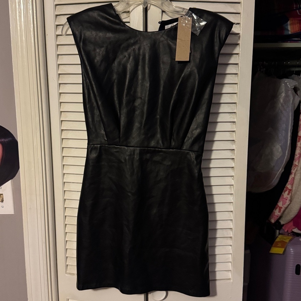 DO+BE black leather dress with shoulder pads - Picture 2 of 4